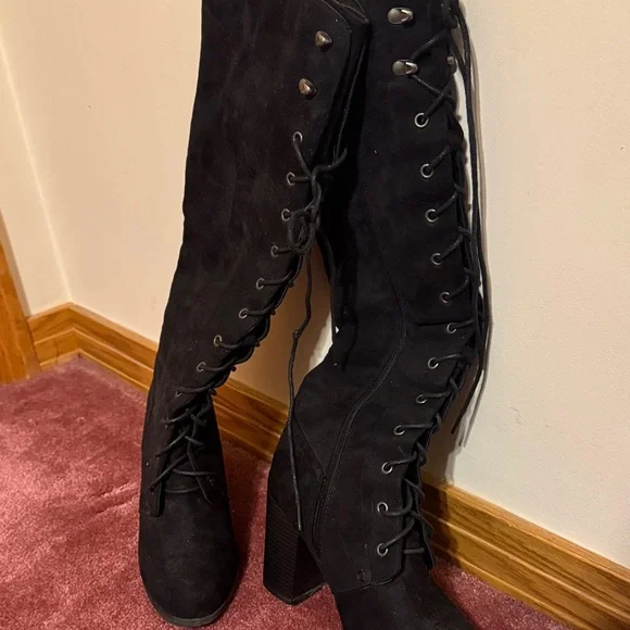 Elegant Black Lace-Up Women's Boots - Picture 5 of 7